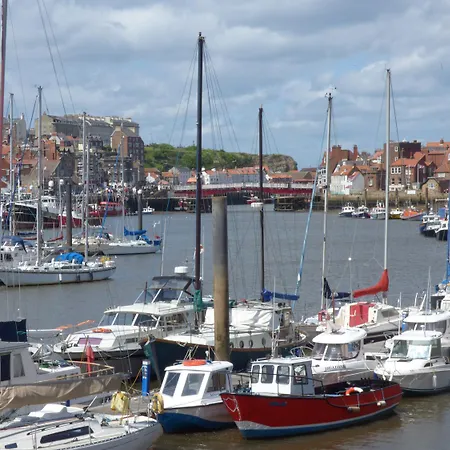 Sandsend View 아파트 휫비