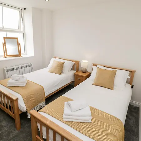 Sandsend View * 휫비