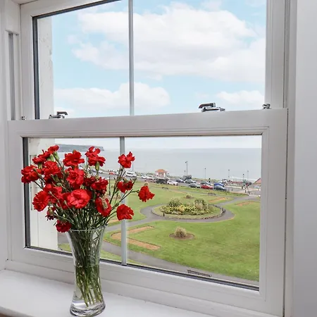 Sandsend View Apartment