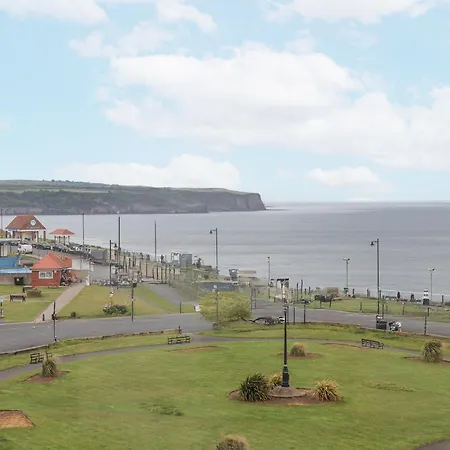 Apartment Sandsend View *